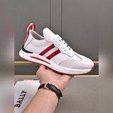 Новейшая модель обуви для отдыха от Bally, популярная в Интернете. [Довольный] П