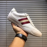 Официальный сайт «BALLY» представляет классическую модель в масштабе 1：1, синхро