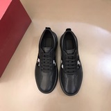 BALLY  Первый слой кожи бычка, приглашаем сравнить с кожей из микрофибры. Официа