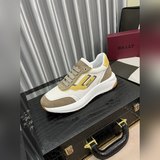 Новейшая модель обуви для отдыха от Bally, популярная в Интернете. [Довольный] П