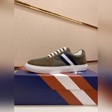 BALLY Гонконгский магазин синхронно обновил коллекцию мужской обуви для отдыха. 