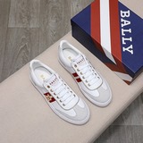 BALLY выпустила на рынок обувь в стиле кэжуал. Она отличается ярко выраженным бр