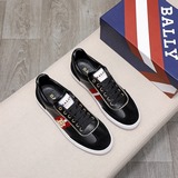 BALLY выпустила на рынок обувь в стиле кэжуал. Она отличается ярко выраженным бр