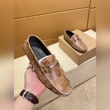 BOTTEGA VENETA ~ Высококачественные туфли с бутонами. Доступны в магазинах автом