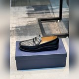 Новая модель от Dior, изготовлена из кожи быка, эксклюзивная продажа. Использует