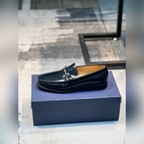 Новая модель от Dior, изготовлена из кожи быка, эксклюзивная продажа. Использует