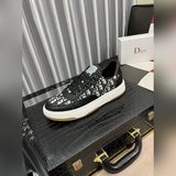 Дизайн и качество обуви Dior соответствуют стандартам бренда. Верх изготовлен из