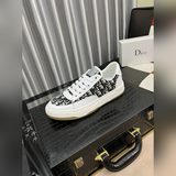 Дизайн и качество обуви Dior соответствуют стандартам бренда. Верх изготовлен из