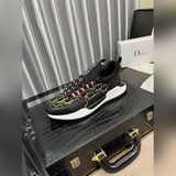 [Dior] , новейшая модель мужской обуви для отдыха, обеспечивающая удобство и ком