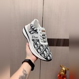 «Dior» — новейшая модель обуви для отдыха, роскошный бренд высшего качества. Обу