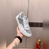 «Dior» — новейшая модель обуви для повседневной носки, роскошный бренд высшего к