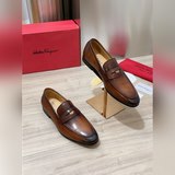 (Высокое качество) Новая модель мужских туфель с закрытым носком от Ferragamo, о