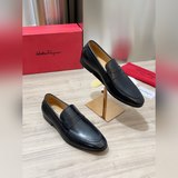 (Высокое качество) Новая модель мужских туфель с закрытым носком от Ferragamo, о