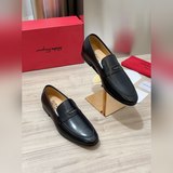(Высокое качество) Новая модель мужских туфель с закрытым носком от Ferragamo, о