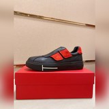 Новая модель мужских скейтбордных кроссовок Ferragamo на официальном сайте. Верх