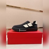 Новая модель мужских скейтбордных кроссовок Ferragamo на официальном сайте. Верх