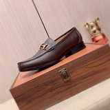 Новая модель кожаных туфель «Ferragamo» — последний хит в мире обуви для отдыха,