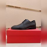 Ferragamo в Гонконге обновил коллекцию мужской обуви для отдыха, включающую моде