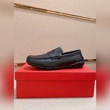 Ferragamo в Гонконге обновил коллекцию мужской обуви для отдыха, включающую моде