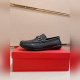 Ferragamo в Гонконге обновил коллекцию мужской обуви для отдыха, включающую моде