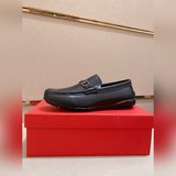 Ferragamo в Гонконге обновил коллекцию мужской обуви для отдыха, включающую моде