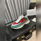 Новая модель ультрамодных и стильных мужских кроссовок Givenchy с ламинированным