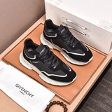 GIVENCHY Новая коллекция 2023 года от Givenchy, доступна в магазинах, рекомендуе