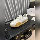 Новая модель ультрамодных и стильных мужских кроссовок Givenchy с ламинированным