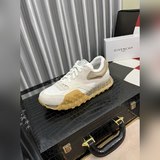 Новая модель ультрамодных и стильных мужских кроссовок Givenchy с ламинированной