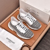 GIVENCHY Новая коллекция 2023 года от Givenchy, доступна в магазинах, рекомендуе