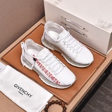 GIVENCHY Новая коллекция 2023 года от Givenchy, доступна в магазинах, рекомендуе