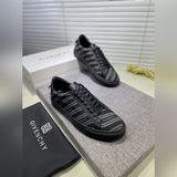 (Шелковый верх обуви) Новая модель от GIVENCHY, доступная в магазинах GIVENCHY. 