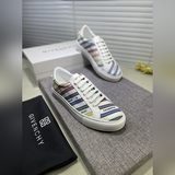 (Шелковый верх обуви) Новая модель от GIVENCHY, доступная в магазинах GIVENCHY. 