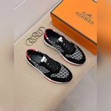 Новинка от Hermès — высококачественная мужская спортивная обувь для отдыха. Ориг