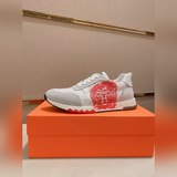 Вышла новая коллекция кроссовок Hermès. На нашем официальном сайте представлены 