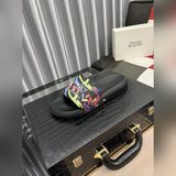 Новые тапочки MQ от McQueen уже в продаже. Оригинальная подошва, легкие и нескол