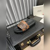 Новые тапочки MQ от McQueen уже в продаже. Оригинальная подошва, легкие и нескол