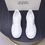 Alexander McQueen / Маккуин Классические белые туфли, подходящие к любому наряду