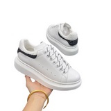 Новый чип Alexander McQUEEN с задним булавкой. Размер： женский 34-39, мужской 3.