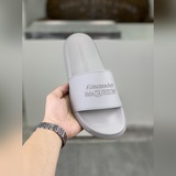 Новые тапочки для пар от McQueen.MQ уже в продаже. Оригинальная подошва, легкие 
