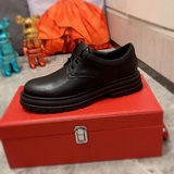 «Prada» — новейшая модель кожаных туфель для повседневной носки, роскошный бренд