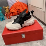 «Prada» — новейшая модель кроссовок в стиле «папа», от ведущего бренда, высочайш