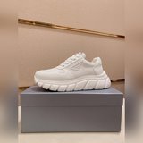 Высокое качество. Новые модели PRADA (Prada) поступили в продажу одновременно с 