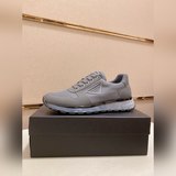 Высокое качество. Новые модели PRADA (Prada) поступили в продажу одновременно с 
