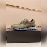 Высокое качество. Новые модели PRADA (Prada) поступили в продажу одновременно с 
