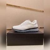 Высокое качество. Новые модели PRADA (Prada) поступили в продажу одновременно с 