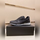 Высокое качество. Новые модели PRADA (Prada) поступили в продажу одновременно с 