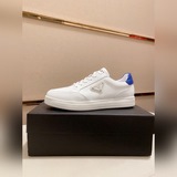 (Prada) Официальный сайт представляет новейшие модели модной мужской обуви в сти