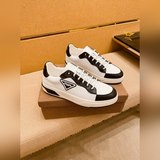 【Prada】 Элитный бренд мужской обуви. Официальный сайт. Новейшая модель в масштаб