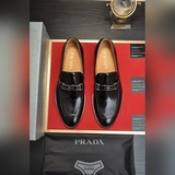 【Prada】 (высококачественная кожаная подкладка) Новейшие кожаные деловые туфли, с